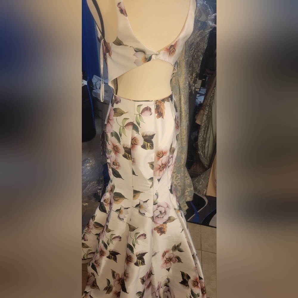 Floral White and Pink Evening Gown - Picture 4 of 7